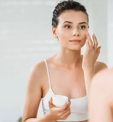 WOMEN WITH SENSITIVE SKIN